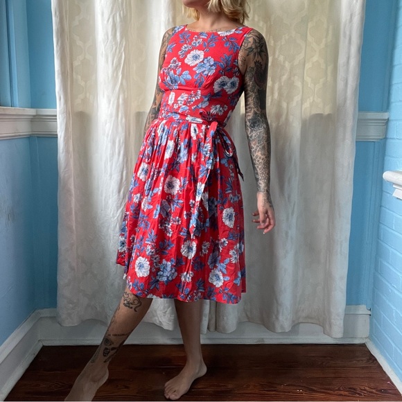 tommy hilfiger snatched red dress with blue florals & attached tie waist size 2 - Picture 2 of 10